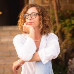 יוליה רדינסקי - פסיכותרפיסטית הוליסטית / מטפלת רגשית בתל אביב.