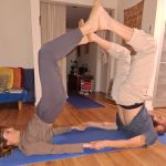 תרגול יוגה בפרדס חנה - רחלי בר