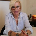 מתקשרת ומטפלת בשחזור גלגולים ברחובות - לואיז ששון