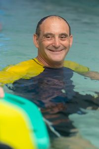 עמיר קרון - חתירה להצלחה - מטפל בהידרותרפיה, NLP ומלמד שחיה בהוד השרון